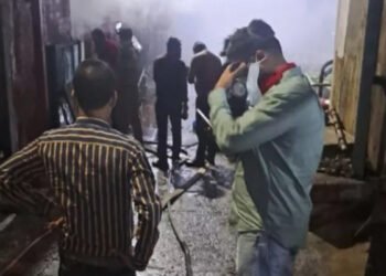 फैक्ट्री से हुई गैस लीक, धुएं के गुबार ने मचाई दहशत