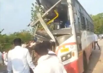 एक्सीडेंट में 7 लोगों की मौत,13 लोग घायल