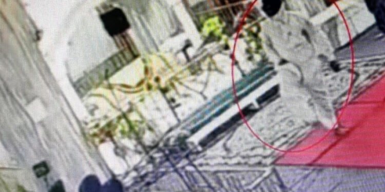 गुरुद्वारा साहिब मे ग्रंथी व सेवादार को पीटा,