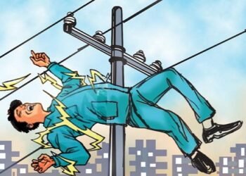 क्रिकेट खेल रहे 13 वर्षीय युवक की करंट लगाने से मौत