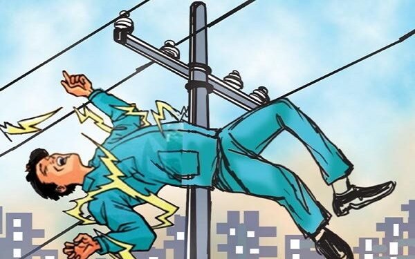 क्रिकेट खेल रहे 13 वर्षीय युवक की करंट लगाने से मौत