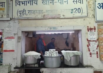 अब ट्रेन मे सफर करने वाले 15 रुपये खा सकेगे भर पेट खाना