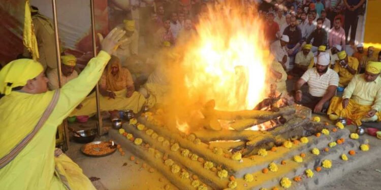 माँ बाप की सेवा करना ही सबसे बड़ा पुण्य : नवजीत भारद्वाज