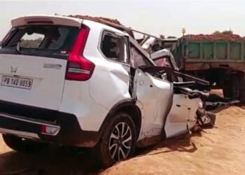 सड़क हादसे में स्कॉर्पियो चालक की दर्दनाक मौत