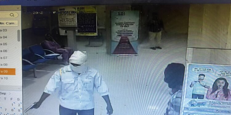 एसबीआई बैंक लूटने की असफल कोशिश, एएसआई को लगी गोली गंभीर जख्मी