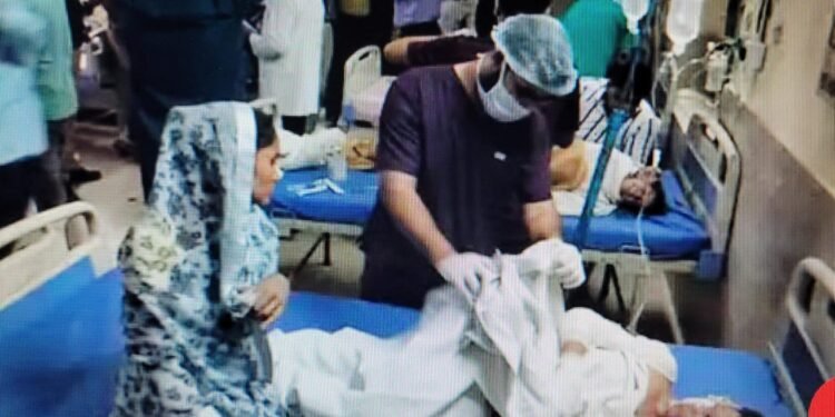 A major accident took place during Shiv Baraat in Kota, Rajasthan. 15 children got burnt due to electric current. He was immediately taken to the hospital.