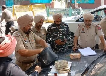 जालंधरः स्काईलार्क चौंक के पास फगवाड़ा गेट के व्यापारी से 5 लाख रुपए किए बरामद