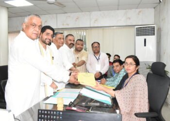 भाजपा उमीदवार शीतल अंगुराल ने भरा नामांकन