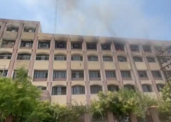 जीएसटी भवन के पांचवीं मंजिल में शार्ट सर्किट से लगी आग