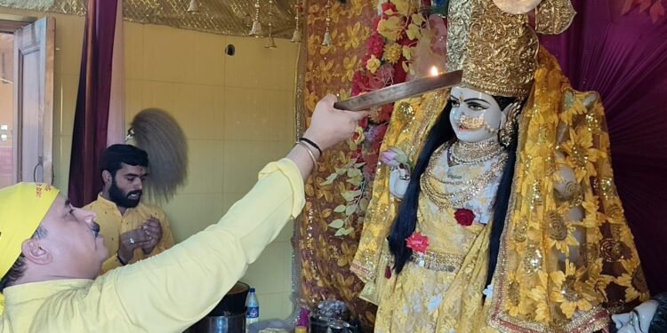 गुरु पर विश्वास रखो वो कभी भी  मझंधार में नहीं छोड़ता : नवजीत भारद्वाज