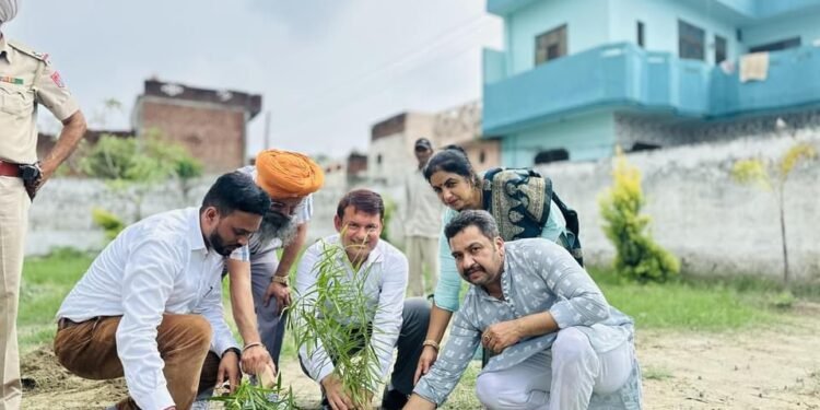 सर्व धर्म ख्वाजा मंदिर की पौधे लगाओ मुहिम के साथ जुडा प्रसाशन
