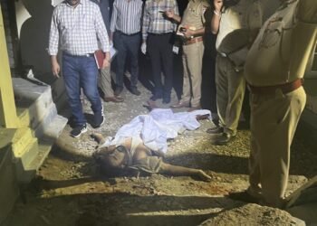 आदमपुर रेलवे स्टेशन पर दो पुलिस कर्मियों की संदिग्ध मौत Two